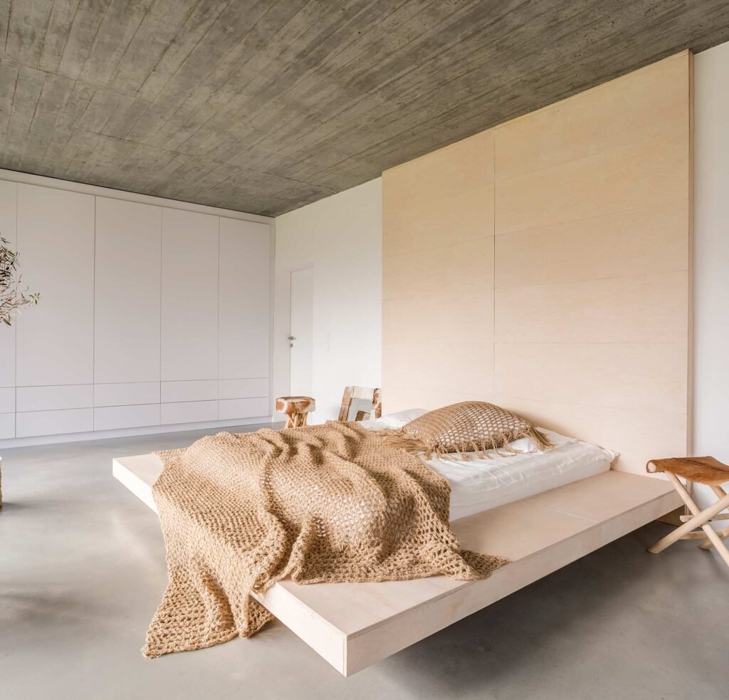 bedroom-with-wooden-ceiling-2021-08-26-15-43-53-utc.jpg